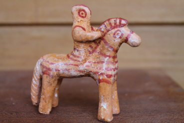 Mycenaean horseman with bird of prey face, 6.7 cm high, 7.2 cm long, 1.9 cm wide, 28 g, terracotta